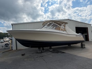 2017 Grady-White 335 Freedom