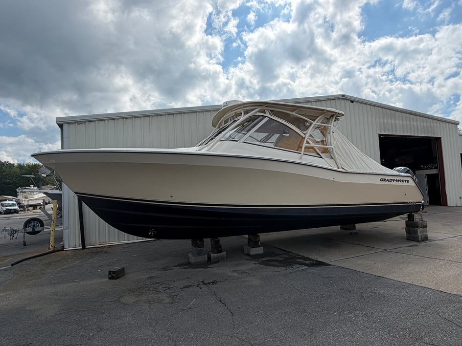 2017 Grady-White 335 Freedom