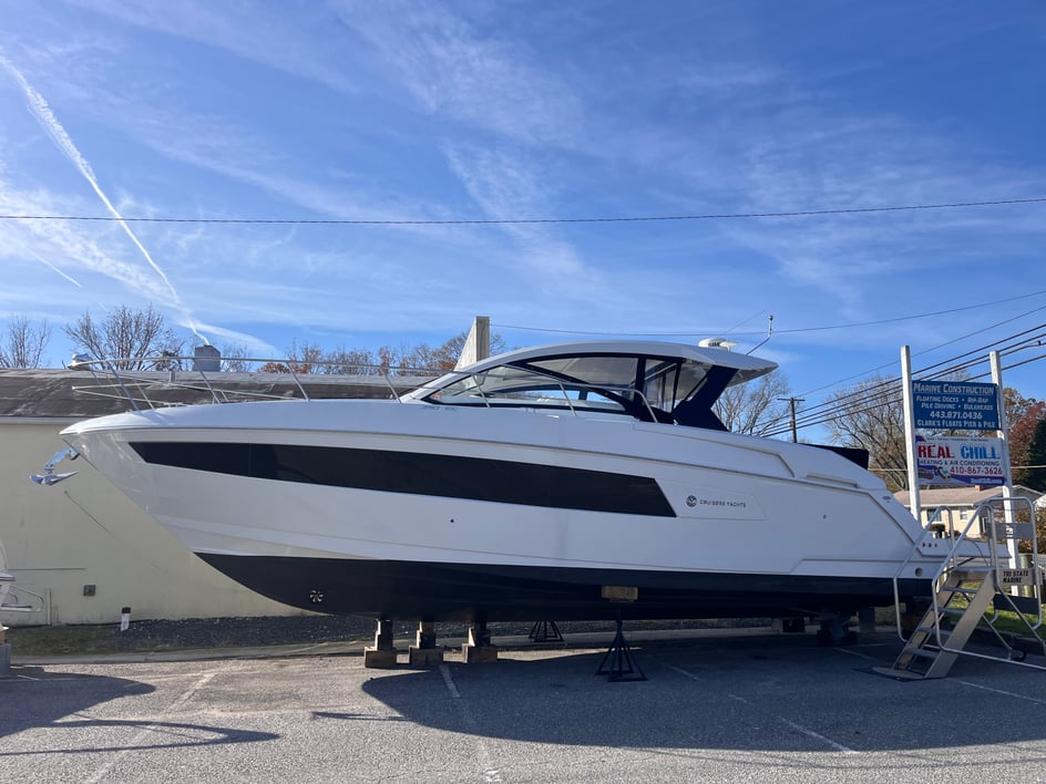 2018 Cruiser Yachts 390 Express