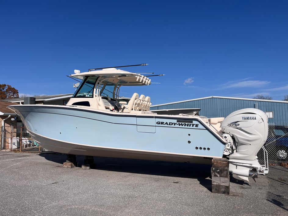 2022 Grady-White 336 Canyon